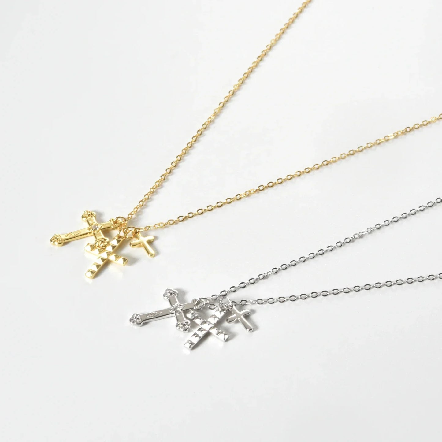 Collier Croix Triple Zirconias (Plaqué Or)