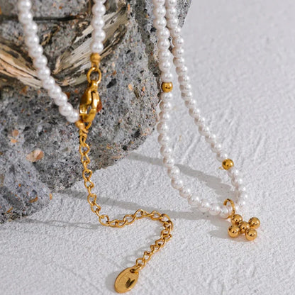 Collier de perles avec pendentif croix (Plaqué Or 18 carats)