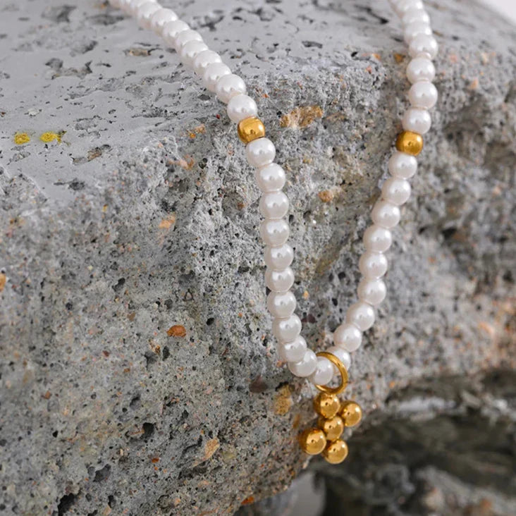 Collier de perles avec pendentif croix (Plaqué Or 18 carats)