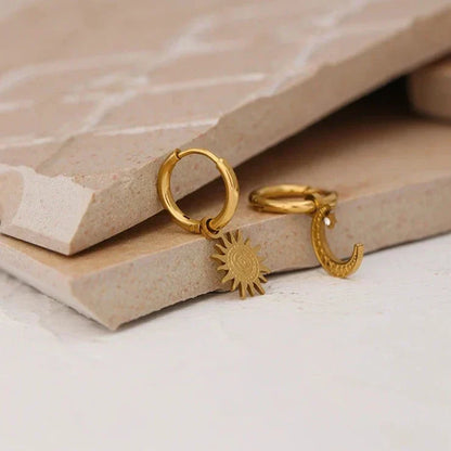 Boucles d'Oreilles Anneaux Soleil et Lune (Plaqué or)