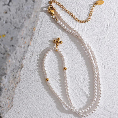 Collier de perles avec pendentif croix (Plaqué Or 18 carats)